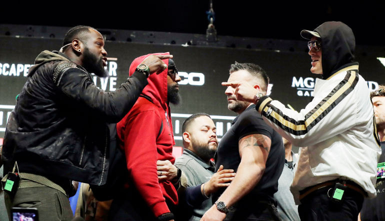 El pesaje previo a un combate de boxeo