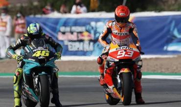 patada de Márquez a Rossi en 2025